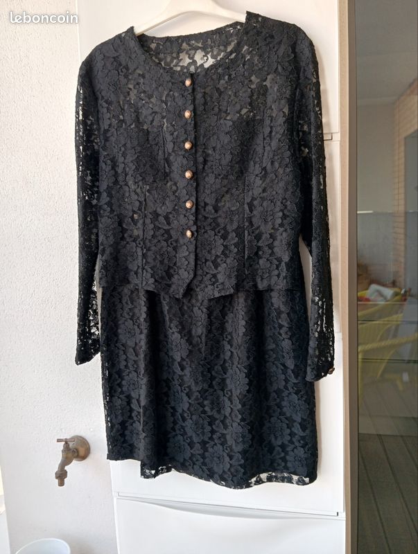 Ensemble dentelle noir, tailleur veste chemisier et