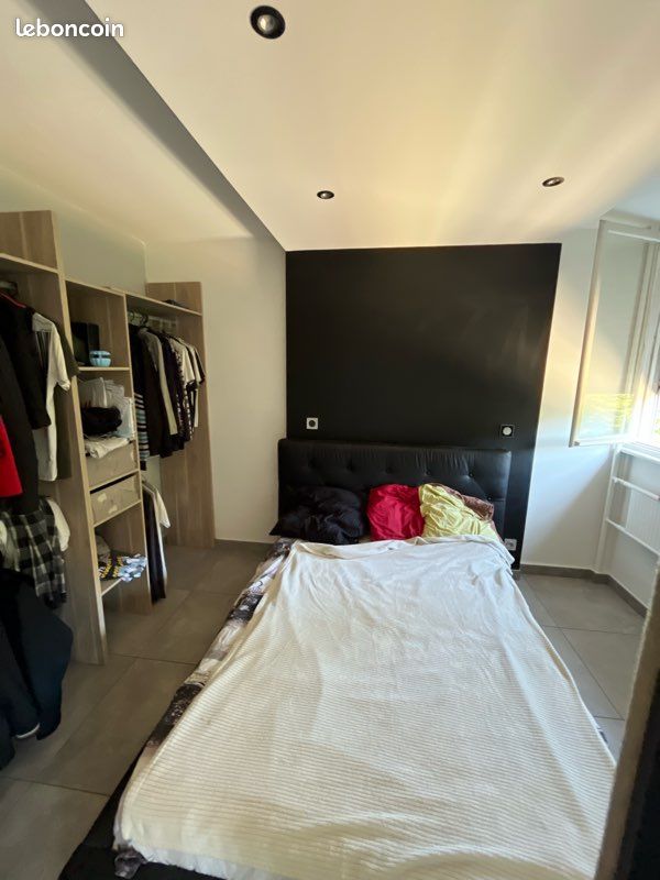 Appartement 4 pièces 75 m² · à Saint-Étienne · 75 m² · 70 000 €
