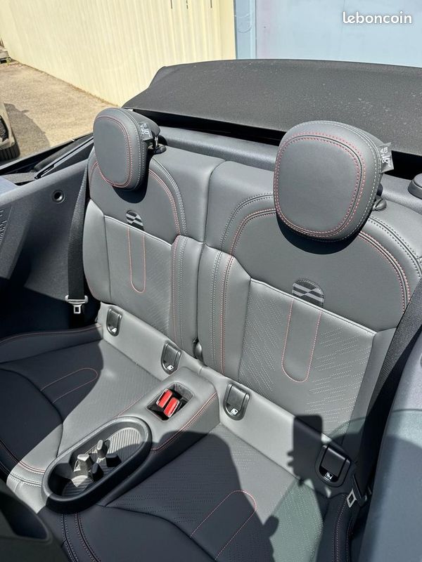Mini COOPER CABRIO S 204CH JCW DKG7 (image 19)