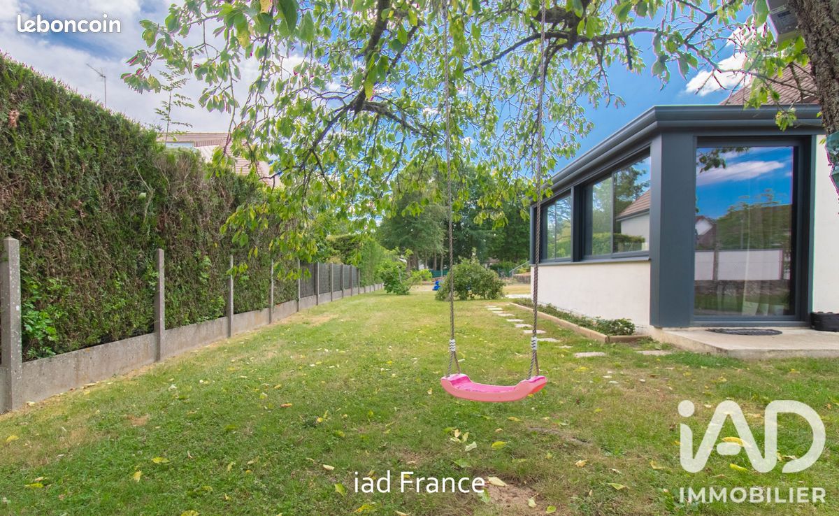 Maison 4 pièces 79 m² · à Le Mesnil-Saint-Denis · 79 m² · 418 000 €