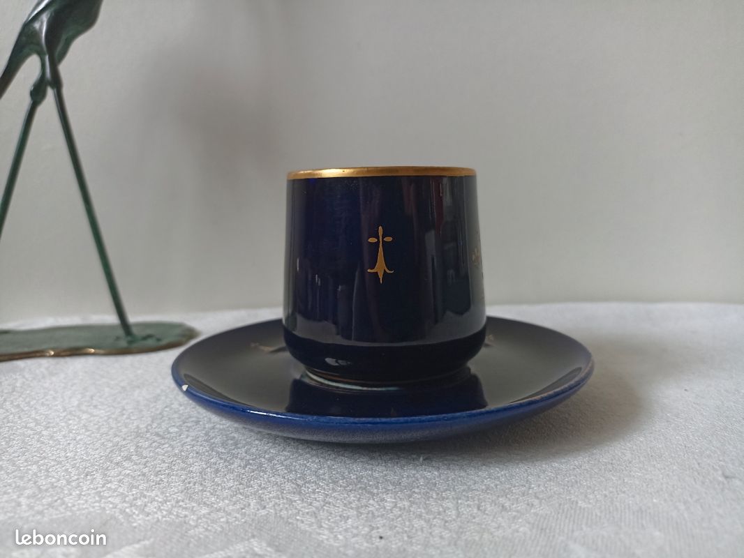 Tasse de collection en faïence (image 2)