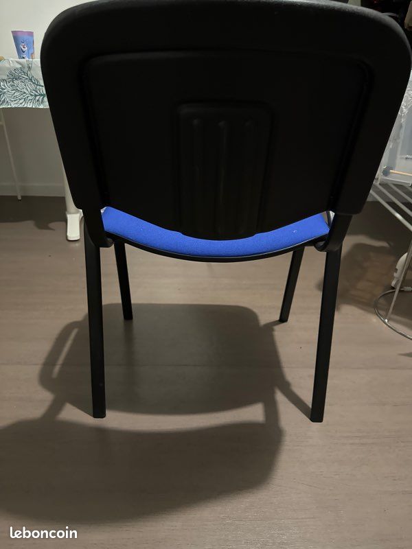 Chaise bleue (image 2)