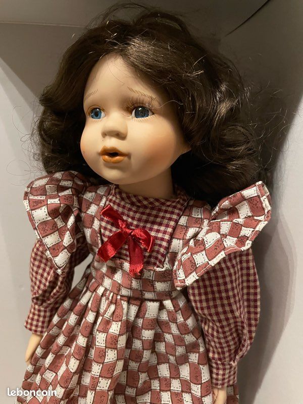 Poupée ancienne vintage collection en porcelaine vêtements d