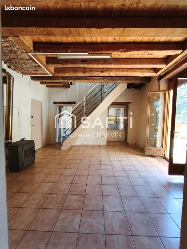 Maison 7 pièces 174 m² · à Beaufort-Orbagna · 174 m² · 120 000 €