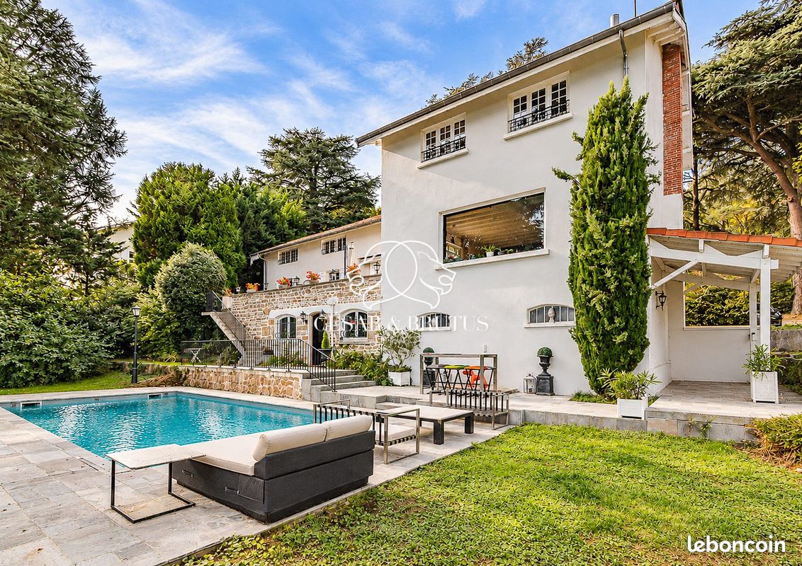 Maison 10 pièces 325 m² · à Saint-Cyr-au-Mont-d'Or · 325 m² · 2 288 000 €