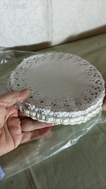 Lot napperons ronds dentelle papier Ø 19 cm pâtisserie déco (image 1)