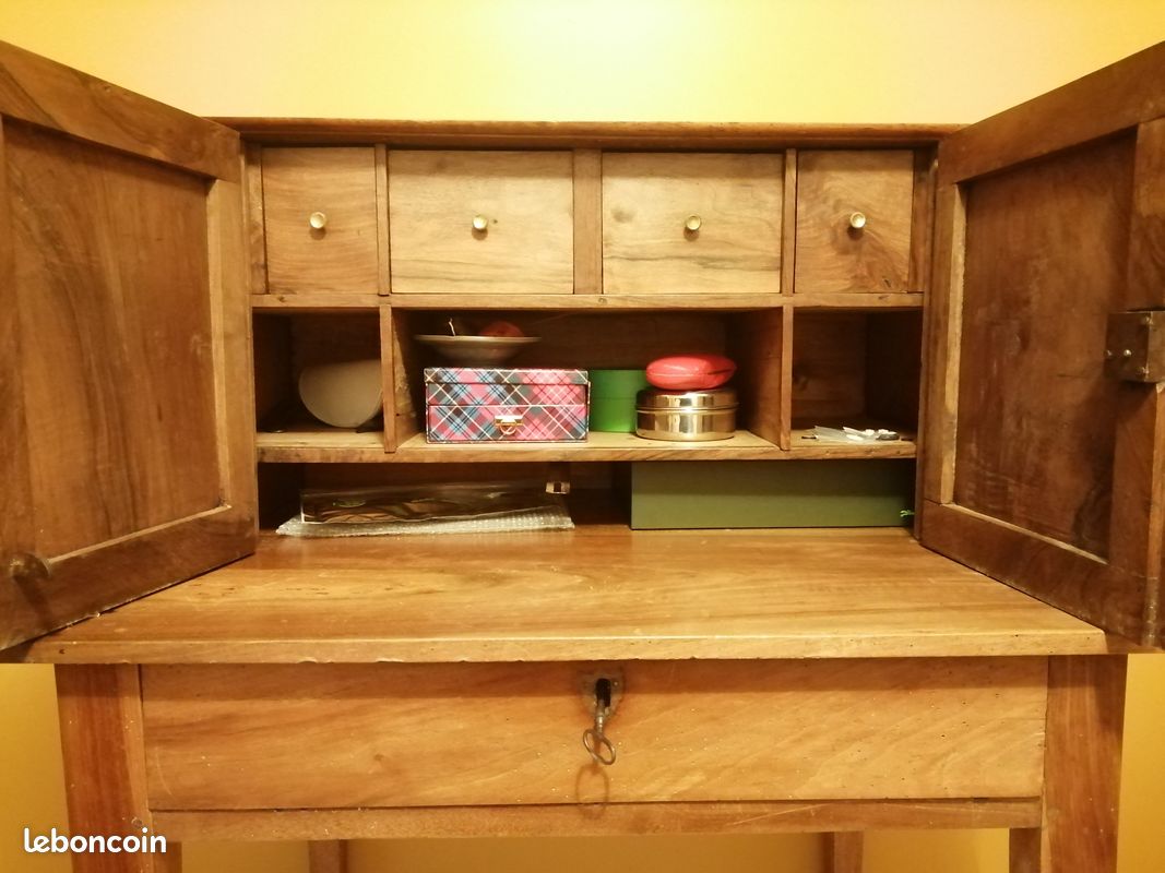 Bureau en noyer (image 1)