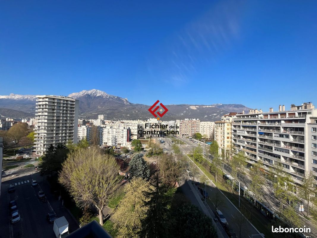 Parking 10 m² · à Grenoble · 10 m² · 85 €