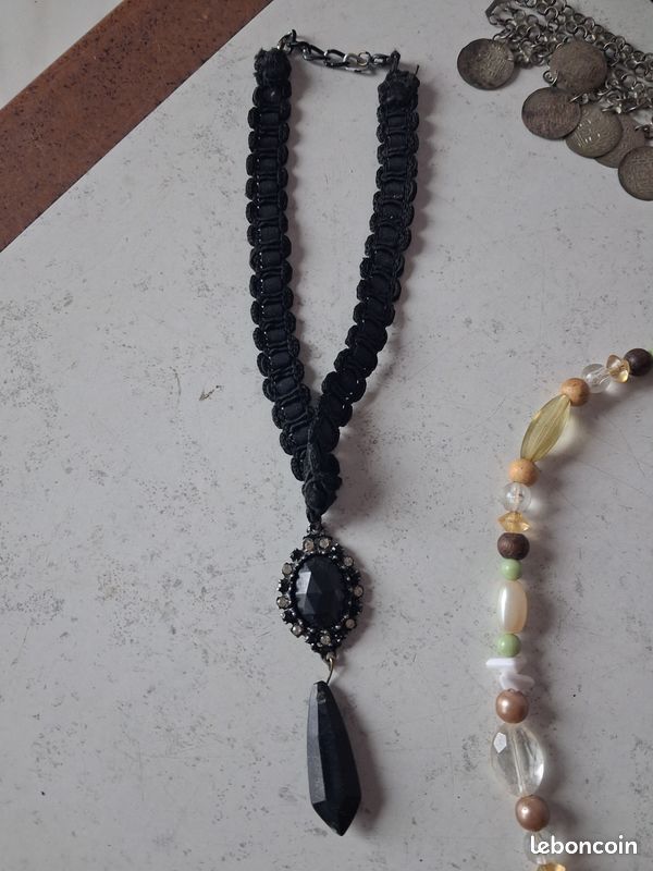 Lot De Bijoux Anciens Et Rares - Artisanat Africain Vintage - Colliers Et Fantaisie Divers