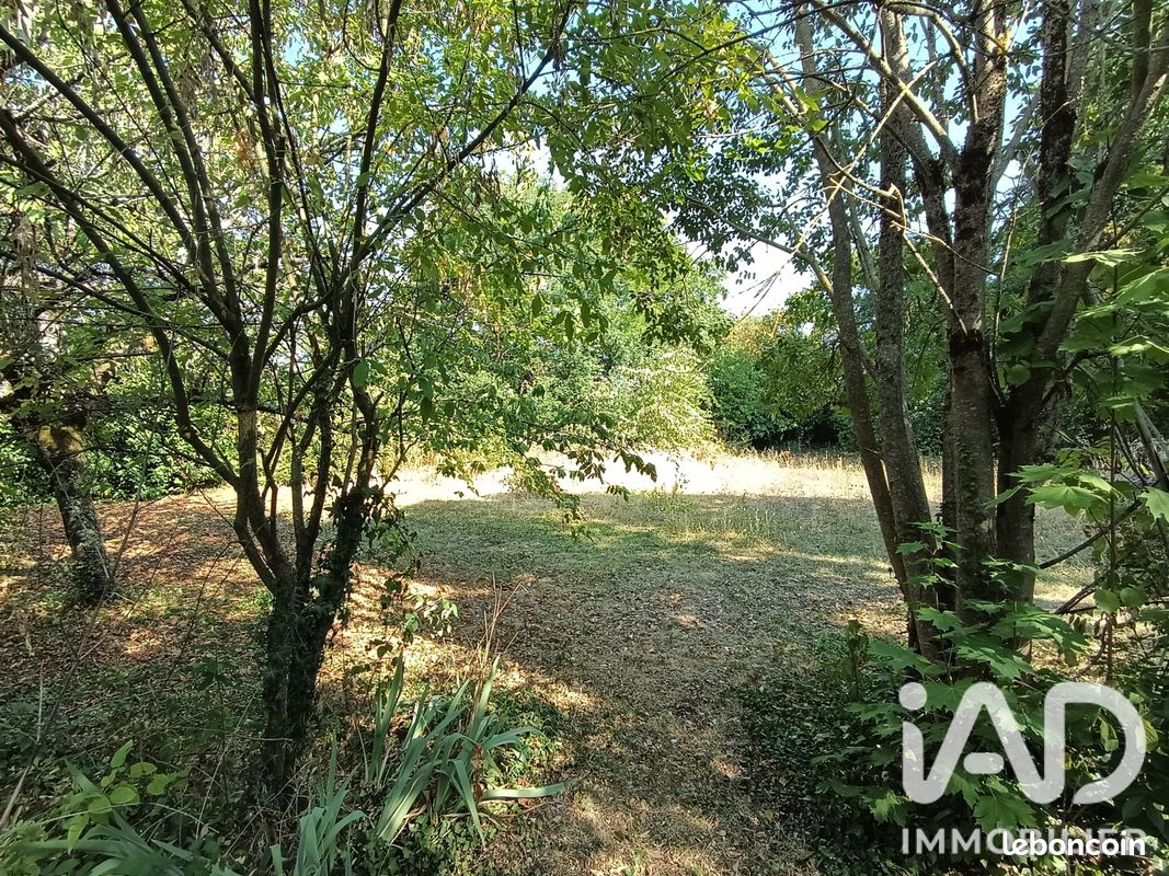 Terrain 1361 m² · à Doué-en-Anjou · 1 361 m² · 88 000 €