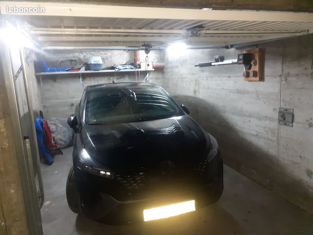 Parking 15 m² · à Grenoble · 15 m² · 23 000 €