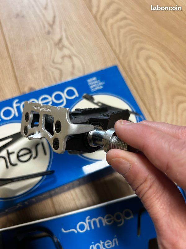 Pédales Ofmega Sintesi Aero Vintage – Pinces Christoph Et Sangles Cuir