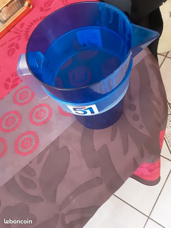 Ensemble bleu 51 seau à glace pichet et soucoupe en plastique dur le pichet à des traces qui ne partent plus pas d’envoi (image 3)