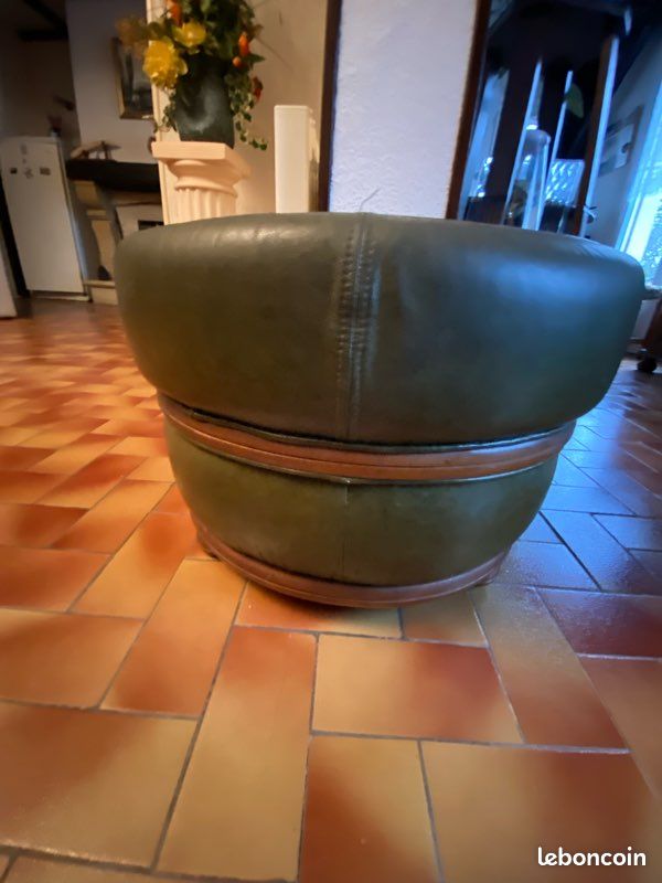 Fauteuil et pouf (image 2)