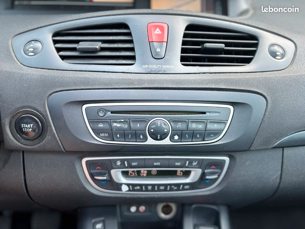 RENAULT SCENIC III dCi 130 FAP Energy eco2 15th - 4 PNEUS NEUFS - MOTEUR À CHAINE - TOIT OUVRANT (image 23)