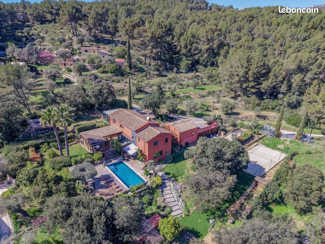 Maison 7 pièces 235 m² · à Sanary-sur-Mer · 235 m² · 1 750 000 €
