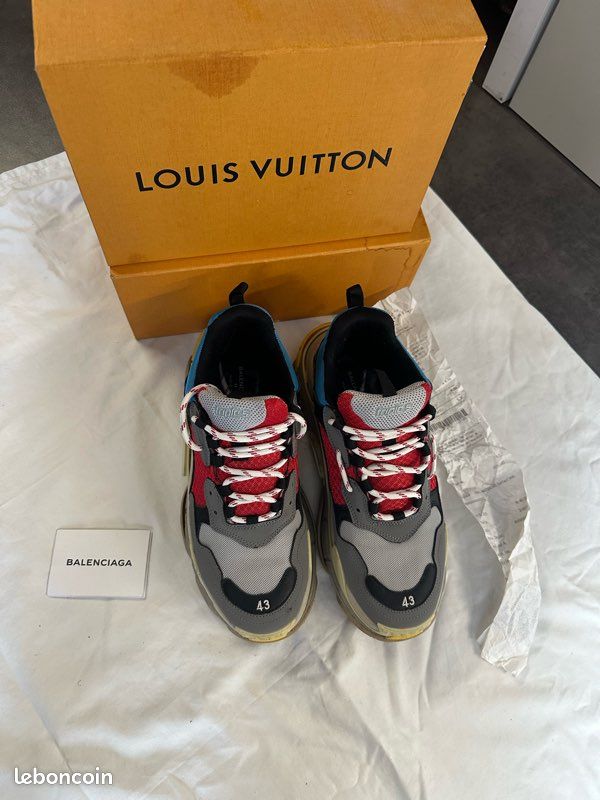 BALENCIAGA Triple S (image 2)