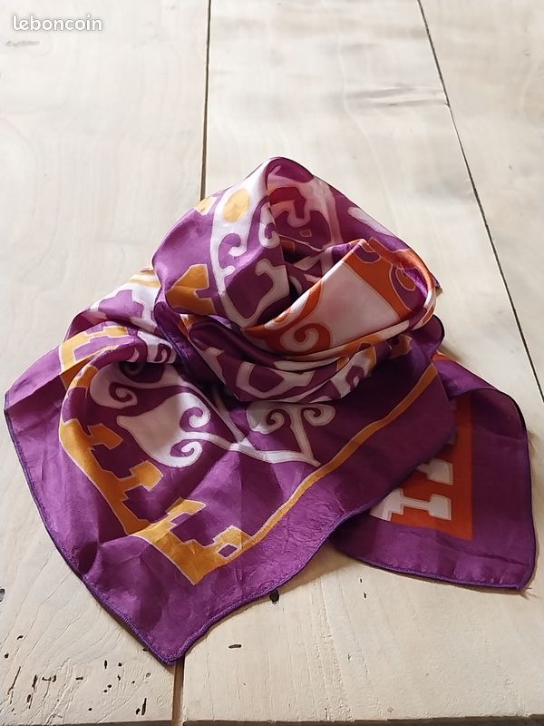 Foulard Femme Vintage Mauve - Occasion - Accessoire élégant Et Intemporel