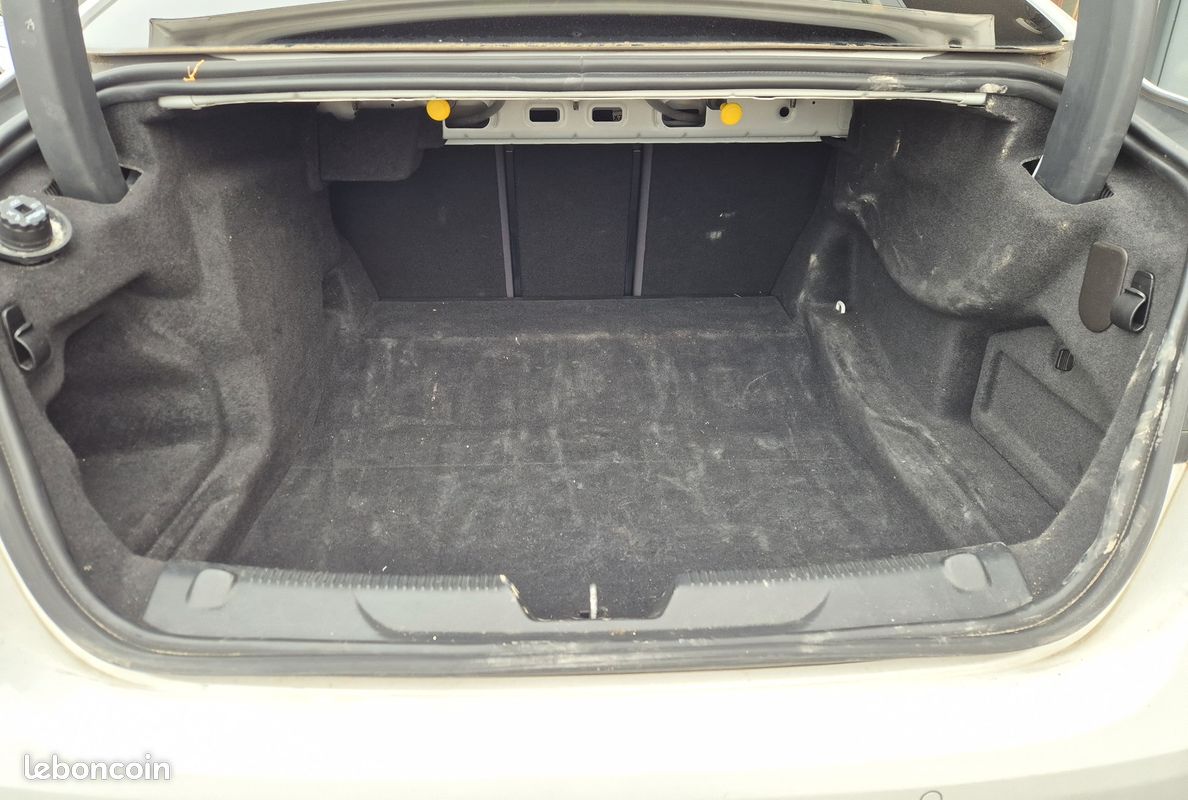 Jaguar xe 180 r-sport awd bva - toit ouvrant (image 18)