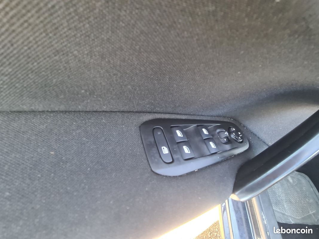 PEUGEOT 308 BlueHDi 100ch SS BVM6 Allure (image 19)