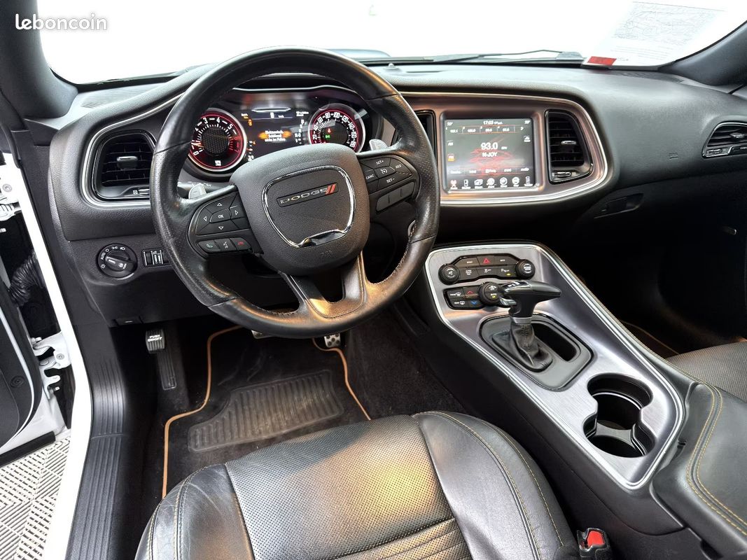 Dodge CHALLENGER SRT 392 Widebody 6.4 HEMI V8 492 ch BVA8 – Shaker – Alpine – Widebody (image 12)