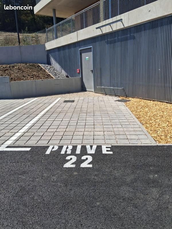 Parking Bassens · 60 €/mois