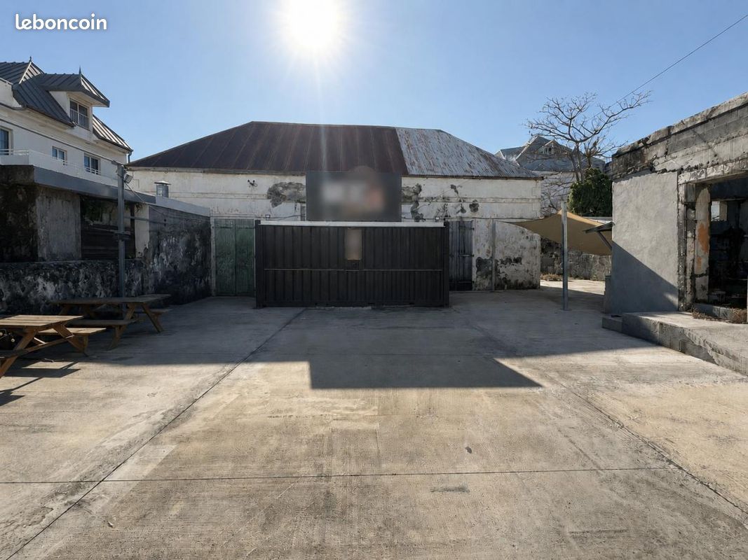 808 m² Saint-Denis · 808 m² · 1 651 000 €
