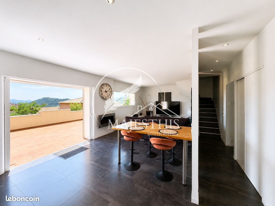 Maison 5 pièces 209 m² · à Pierrefeu-du-Var · 209 m² · 450 000 €