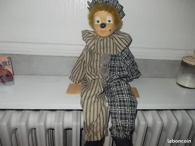Joli clown assis (image 2)