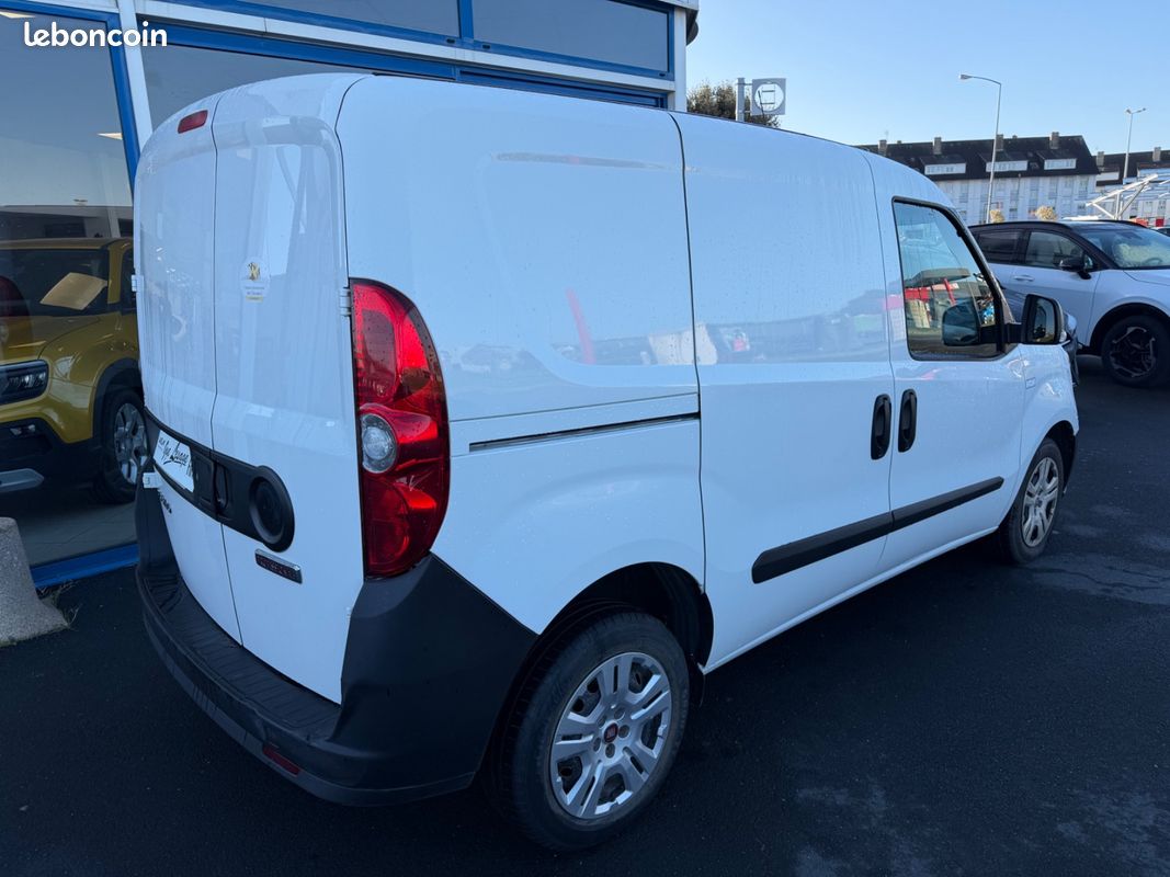 Fiat Doblo 1.6L Mjt 90 Ch Basis Fourgon (image 2)