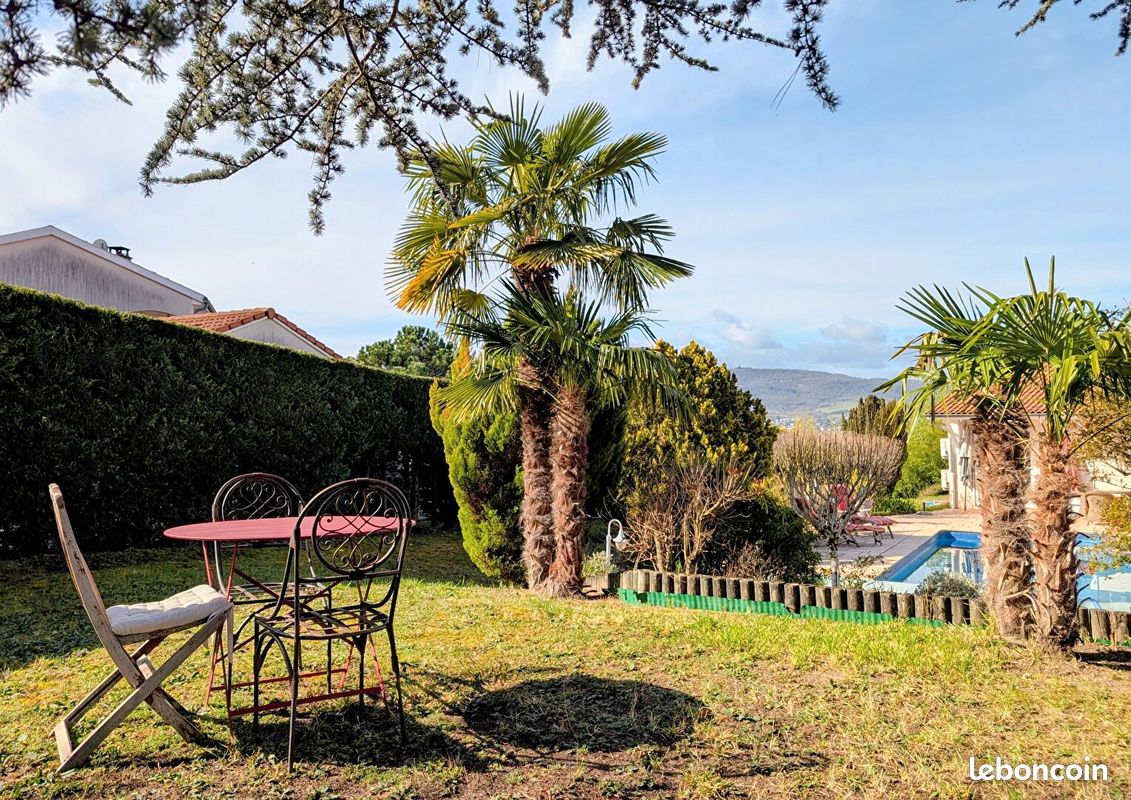 Maison 8 pièces 206 m² · à Cournon-d'Auvergne · 206 m² · 593 000 €