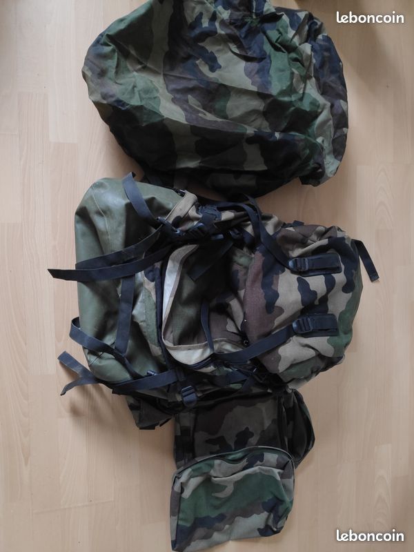 Sacs à dos militaires modèles F1, F2 et musette + casque lourd (image 1)