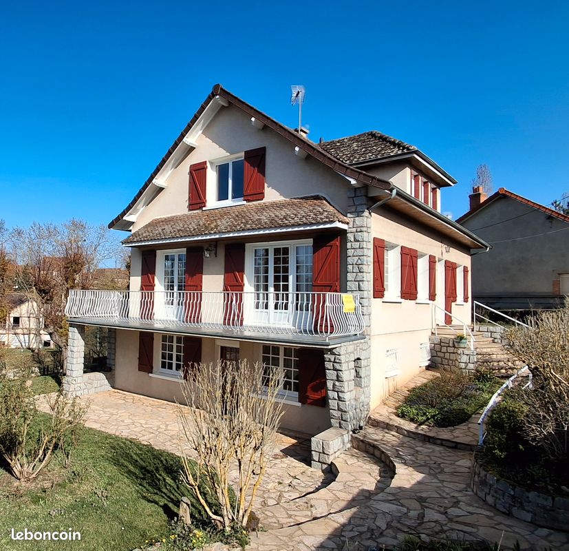 Maison 7 pièces 250 m² · à Bourbon-l'Archambault · 250 m² · 250 000 €