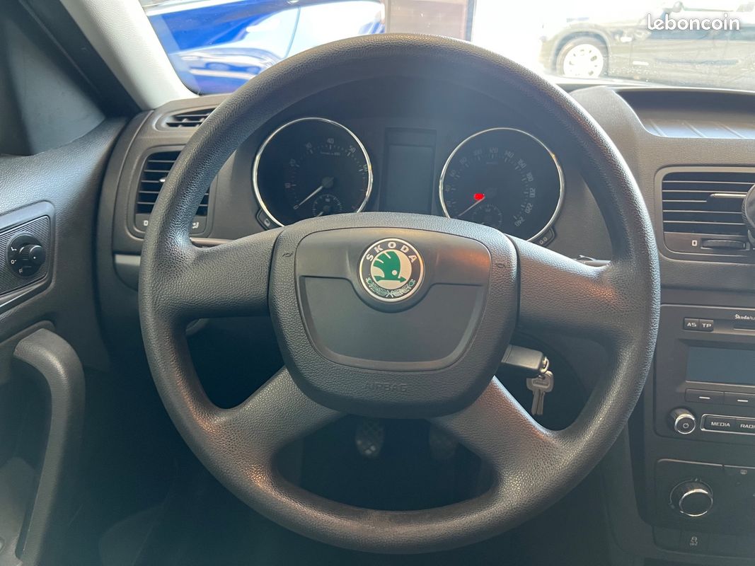 SKODA YETI 1.2 TSI 105 Ambition (image 16)