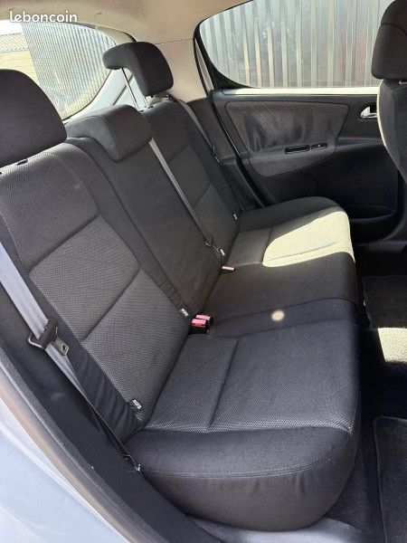 Peugeot 207 1.6 HDI110 EXECUTIVE PACK 5P (image 10)