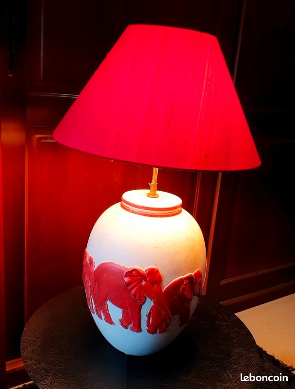 Lampe 1980 ceramique aux elephants blanche et rouge abat-jour lampe 1980 ceramique aux elephants blanche et rouge (image 4)