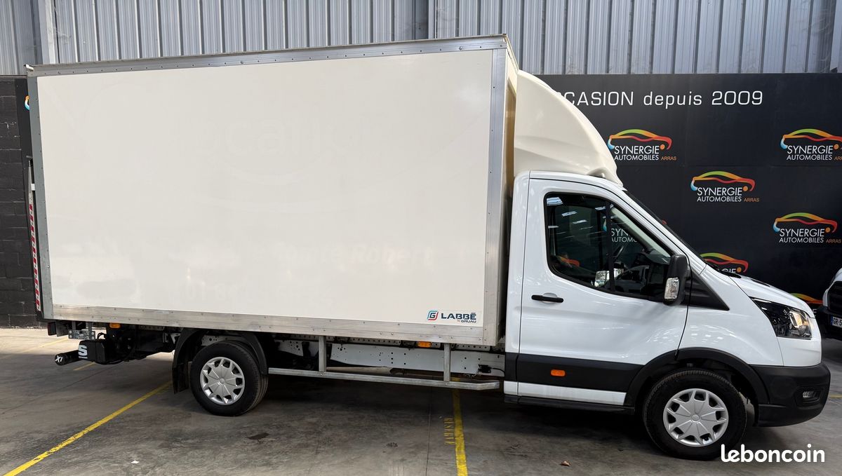 Transit caisse 20m3 + hayon tdci 32.538 km d'origine 23.825 ht (28.590 ttc) (image 1)