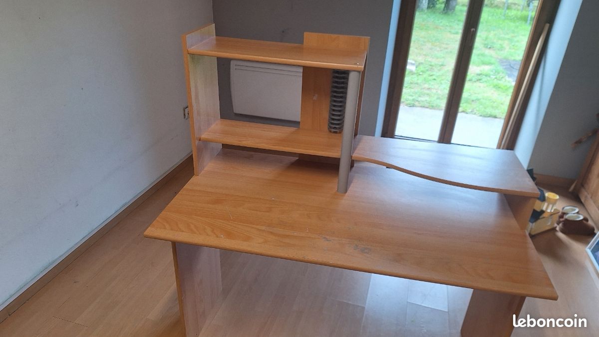 Bureau (image 1)
