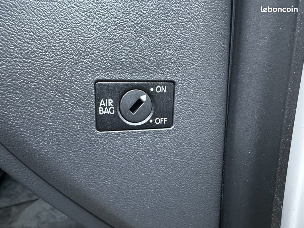 VOLKSWAGEN MULTIVAN 2.0 BiTDI 180 FAP Match DSG7 / DISTRIBUTION FAITE / PNEUS AV NEUFS (image 42)