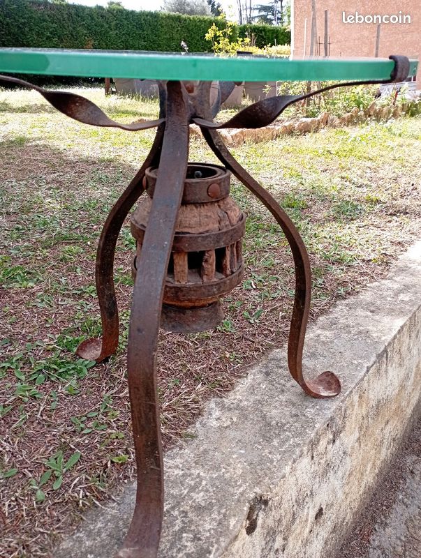 Superbe petite table essieu de charette (image 3)