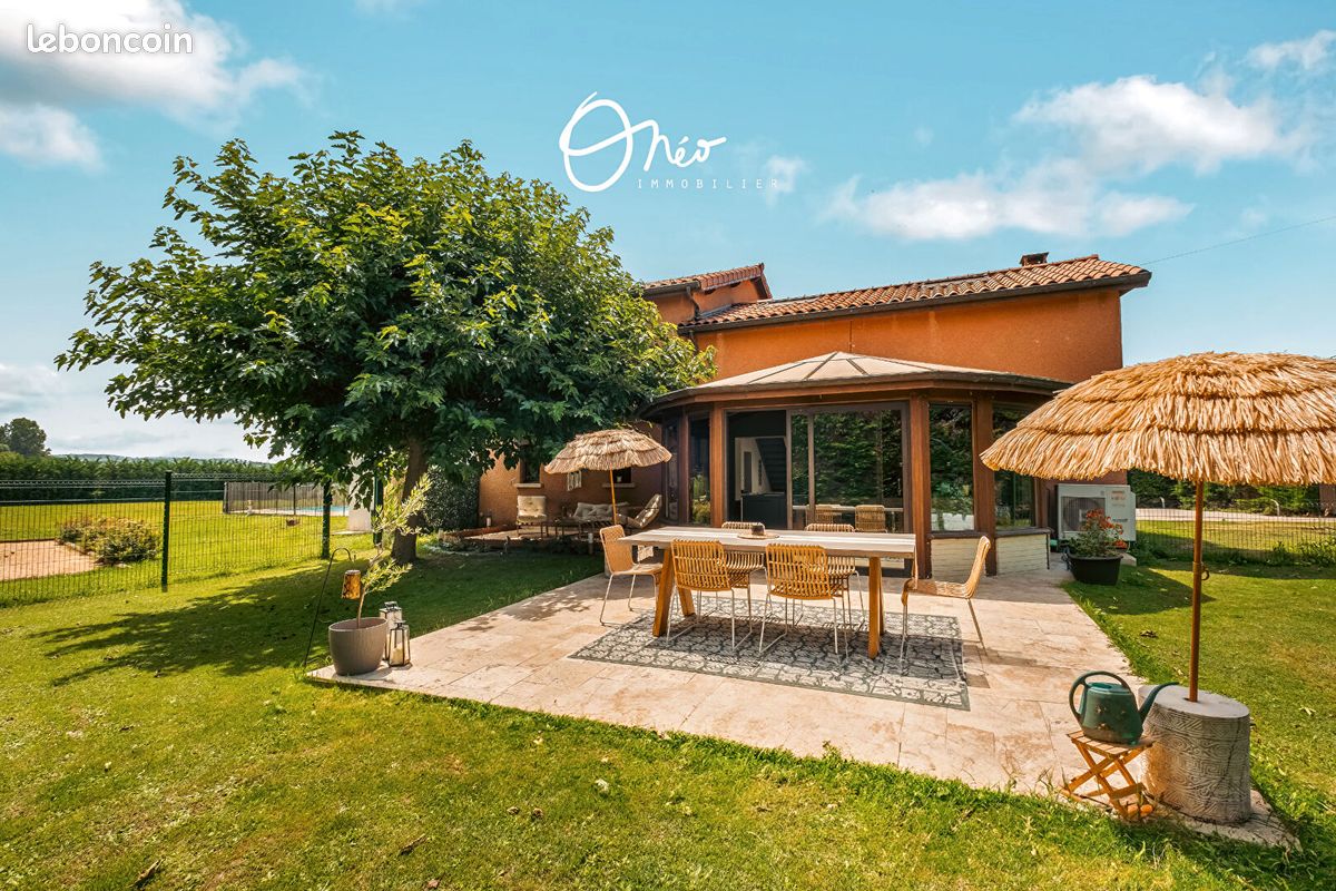 Maison 8 pièces 200 m² · à Saint-Symphorien-d'Ozon · 200 m² · 599 000 €