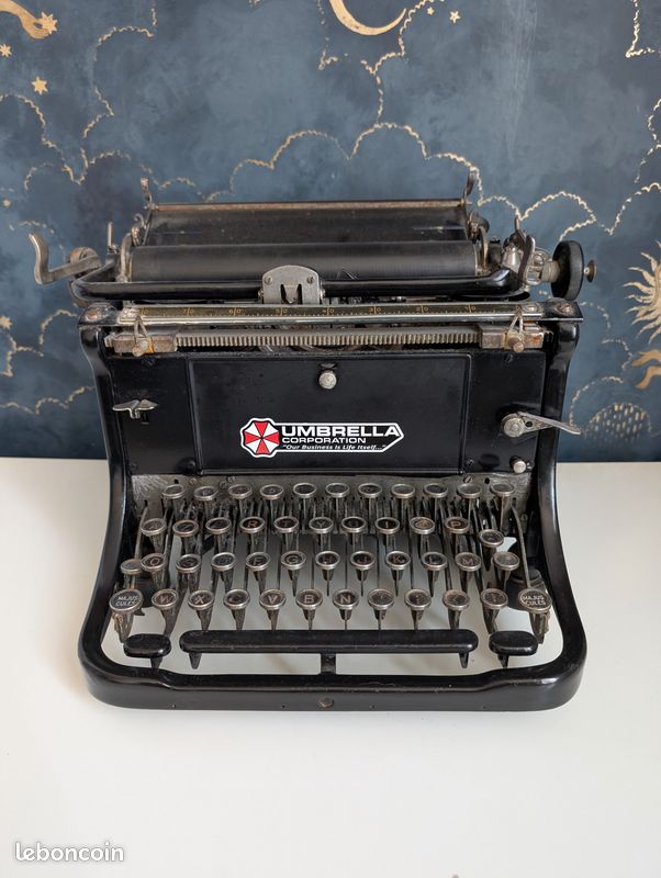 Machine à écrire vintage – Déco Resident Evil (image 1)