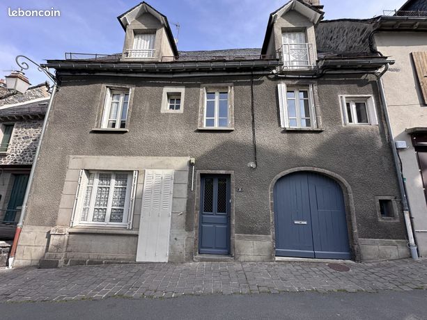 Immeuble 140 m² Salers