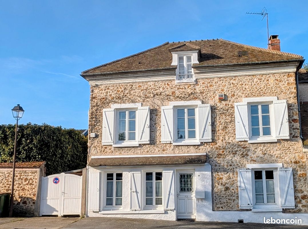 Maison 6 pièces 144 m² · à Jouars-Pontchartrain · 144 m² · 489 000 €