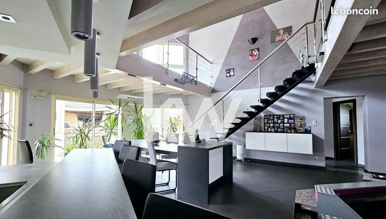 Villa 9 pièces 327 m²