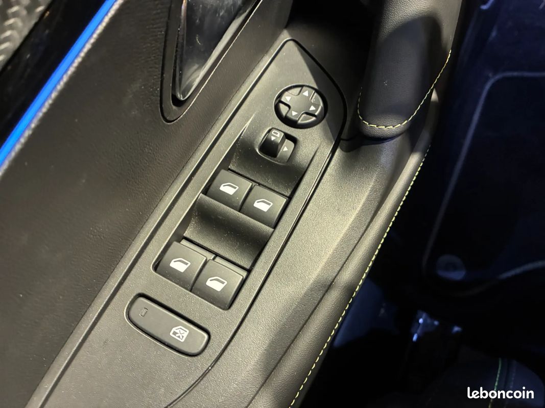 PEUGEOT 2008 1.2 Hybrid 136ch GT - 2024 - 13 500 km - CarPlay - Première main (image 28)