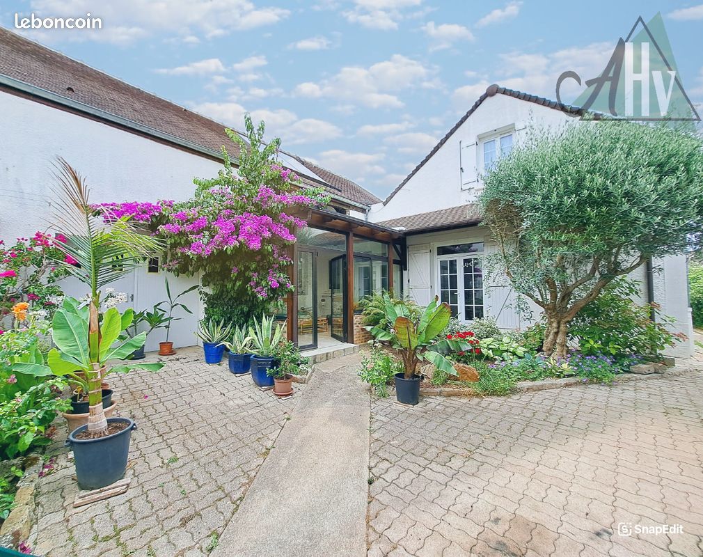 Maison 5 pièces 146 m² · à Villeneuve-la-Guyard · 146 m² · 208 600 €