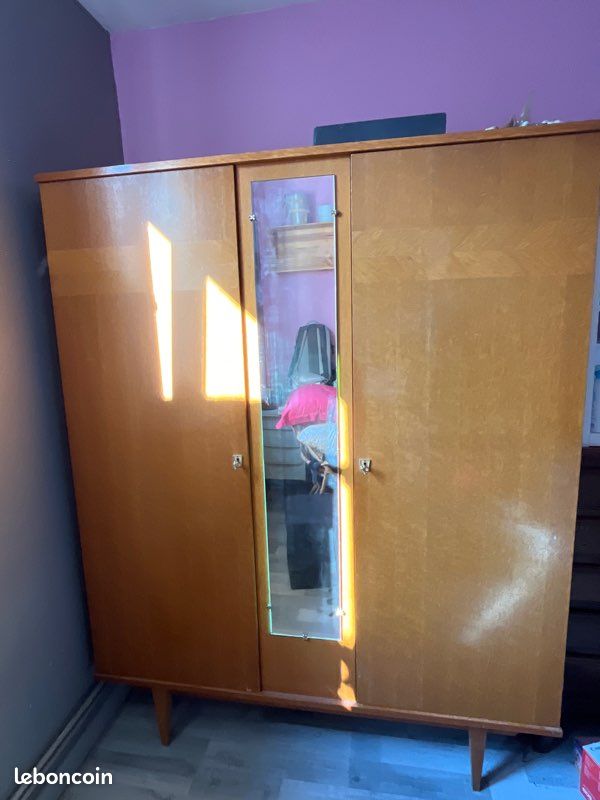 Armoire en bois (image 1)