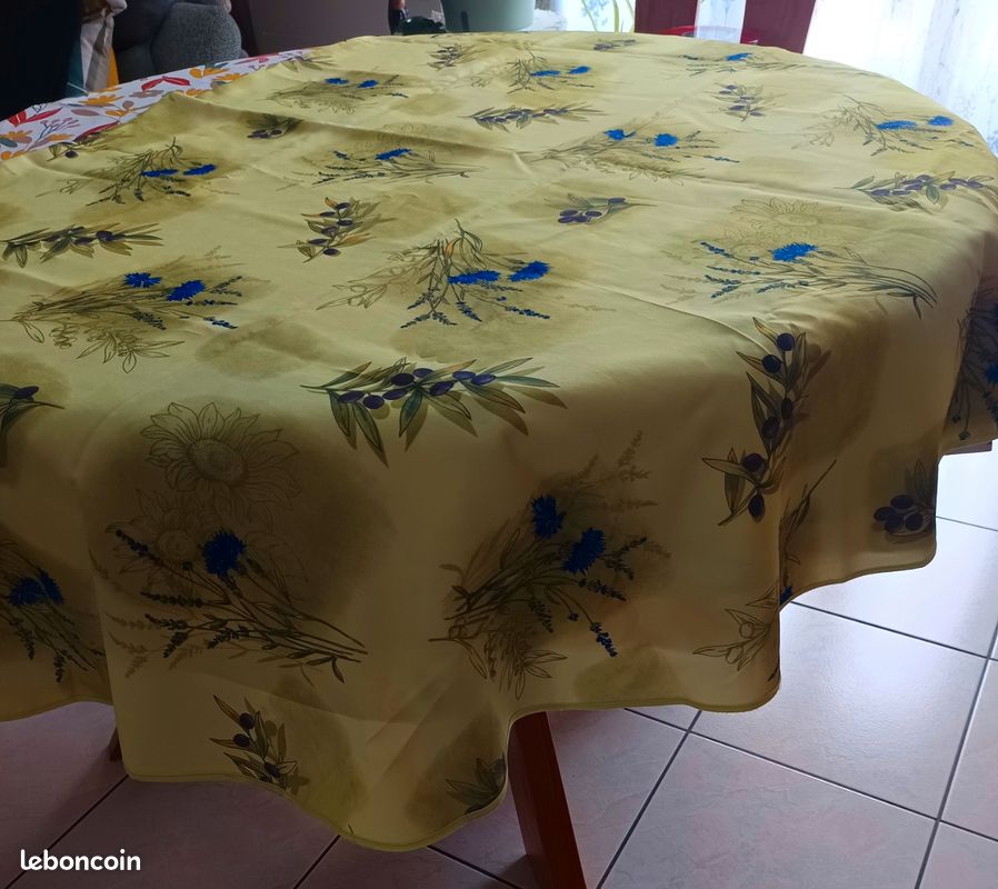Nappe ovale anti-tâche verte (image 1)