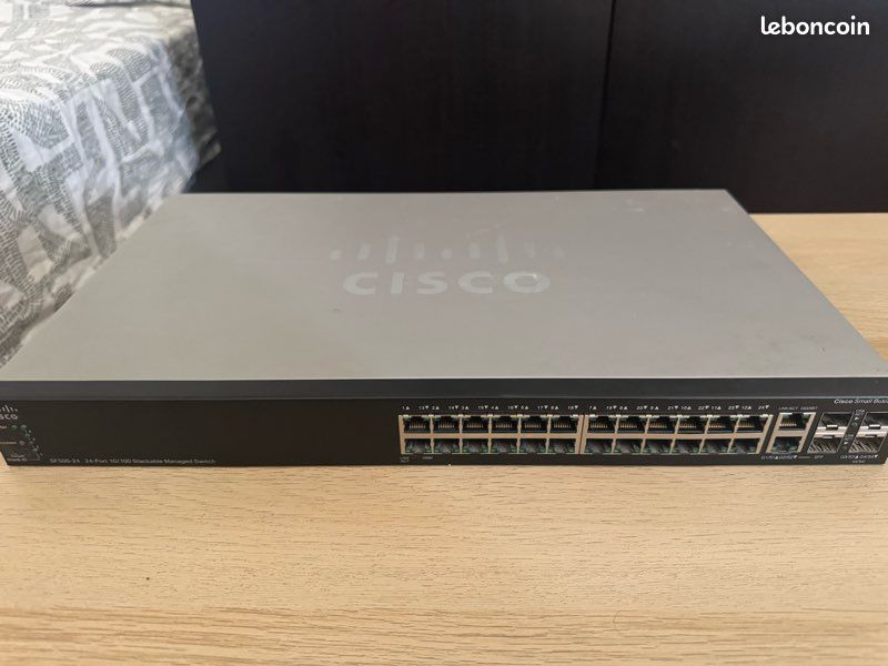 Switch Cisco SF500-24 – Commutateur administrable 24 ports 10/100 + SFP (image 1)